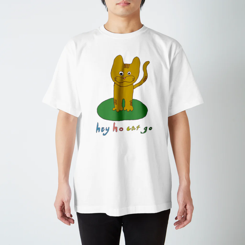 hey ho cat goのたたずむチャトラキャット Regular Fit T-Shirt