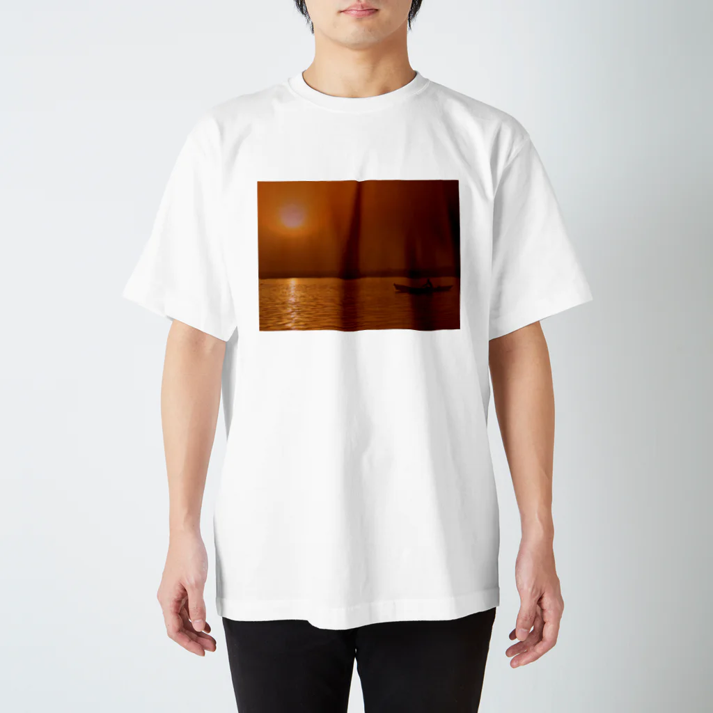 hotcake1986のSunrise in ganges Regular Fit T-Shirt