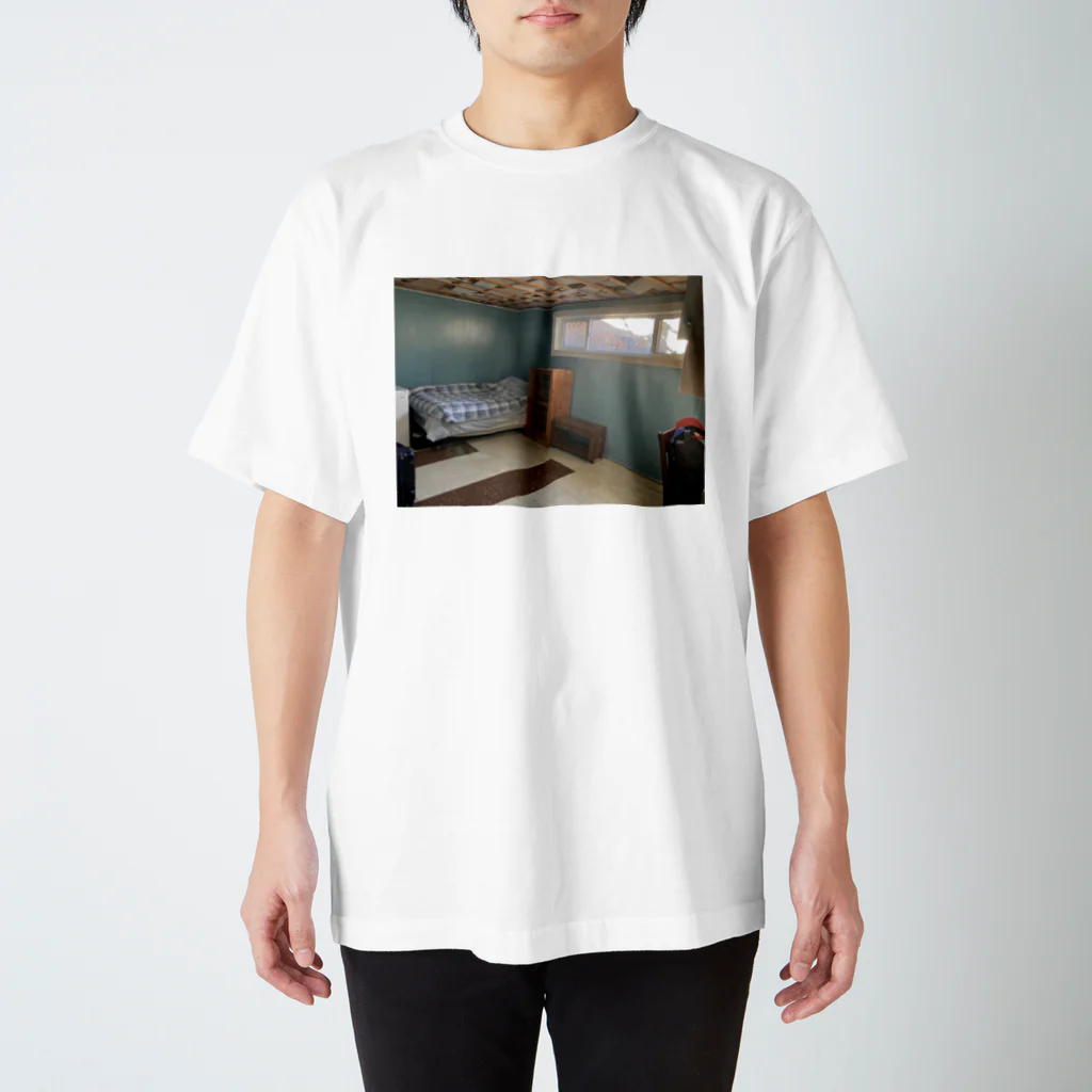 Springの秘密基地T Regular Fit T-Shirt