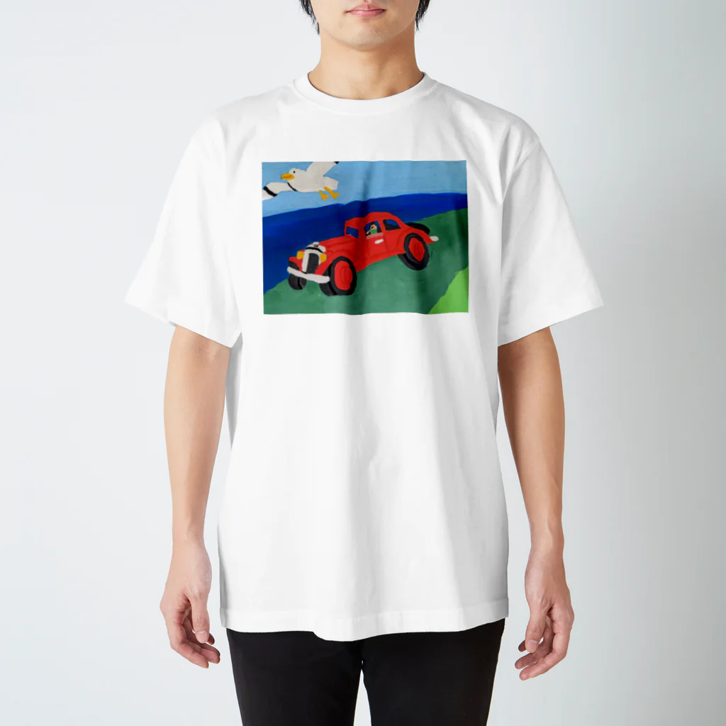 ChikeのShouichiroの赤い車とカモメ スタンダードTシャツ