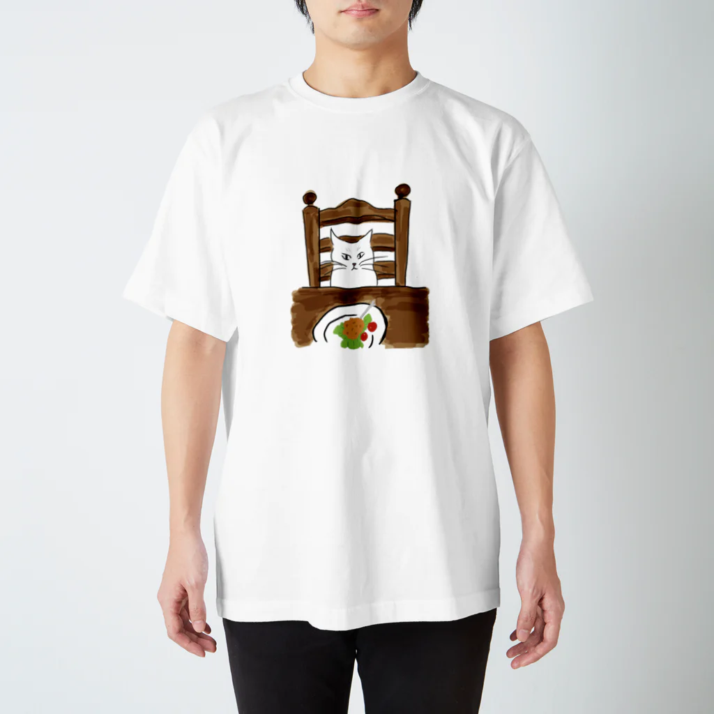 uchinanchuのチキン狙い白ねこ スタンダードTシャツ