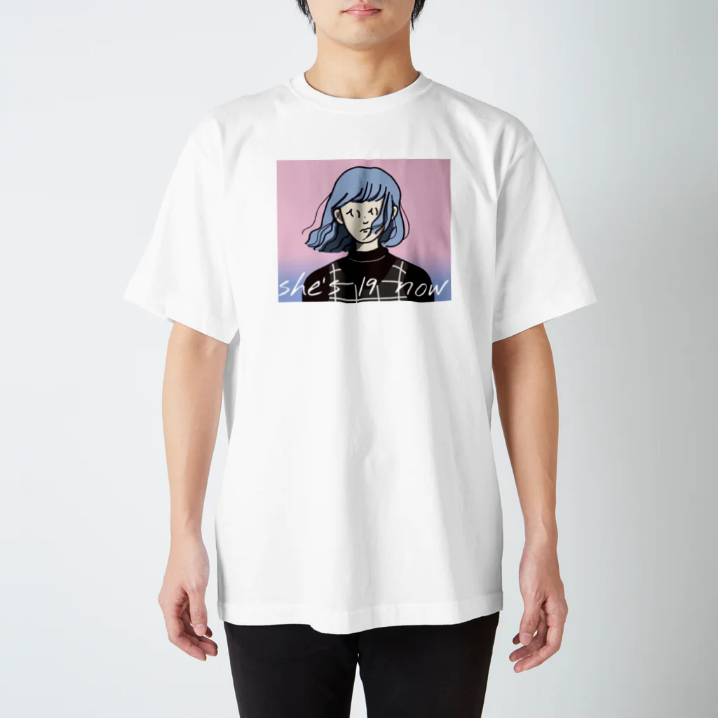 히나타-ﾋﾅﾀ-の19 Regular Fit T-Shirt
