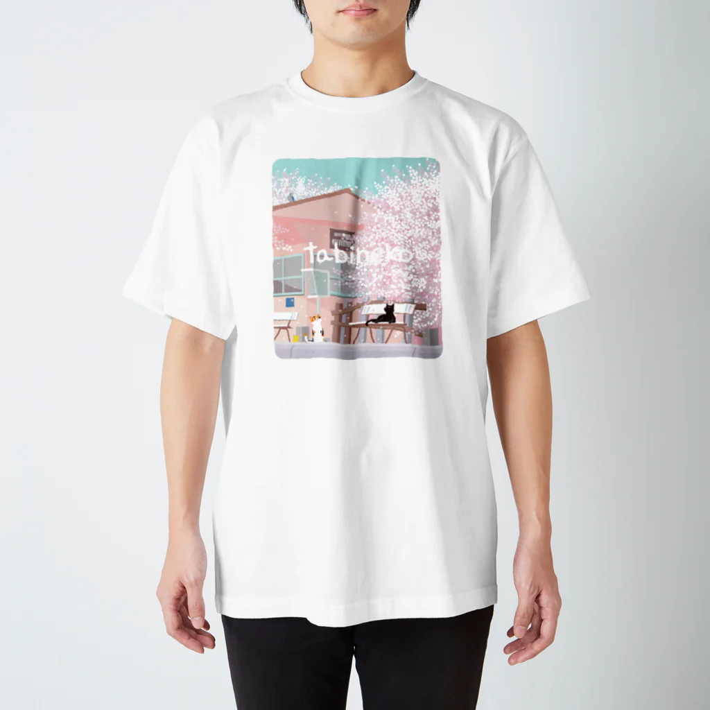 たびねこグッズSHOPのたびねこ：駅でお花見 Regular Fit T-Shirt