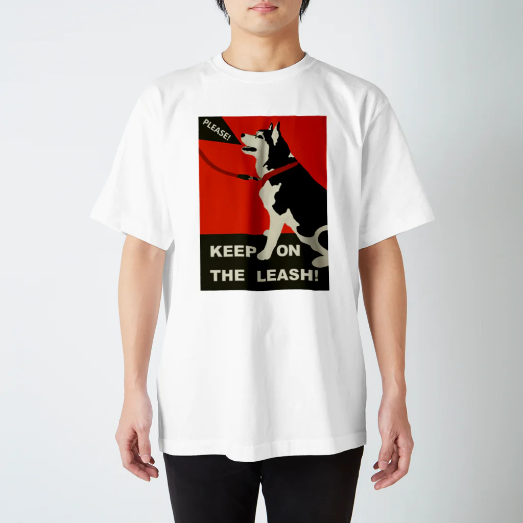 ねるくるのKEEP ON THE LEASH! (Revolutionary Red) スタンダードTシャツ