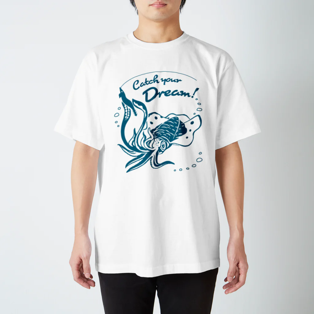 MUSEUM LAB SHOP MITの【正面にイカ！】イカす夢をつかめ！Catch your Dream! Regular Fit T-Shirt