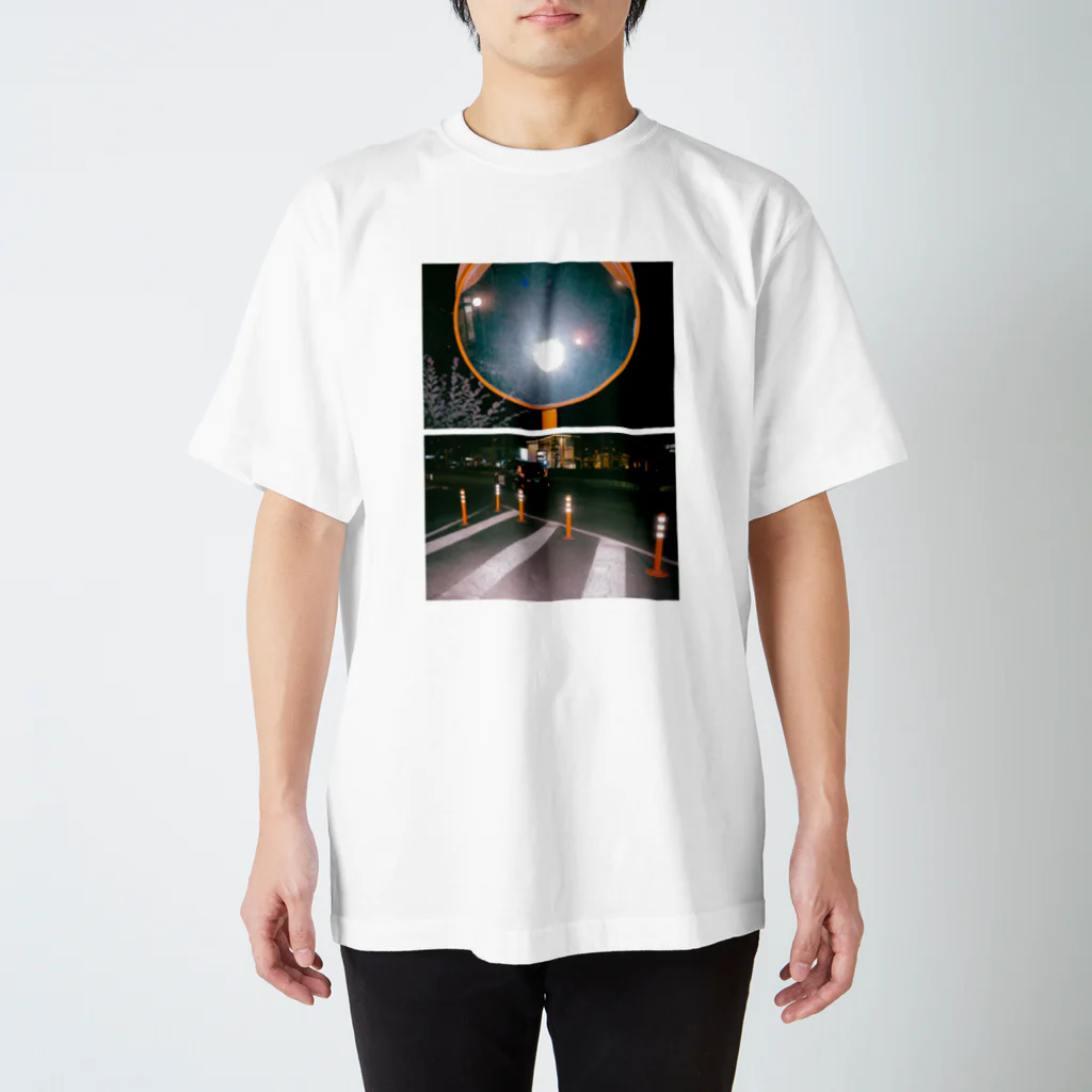 shunxの夜中のストロボスナップ Regular Fit T-Shirt