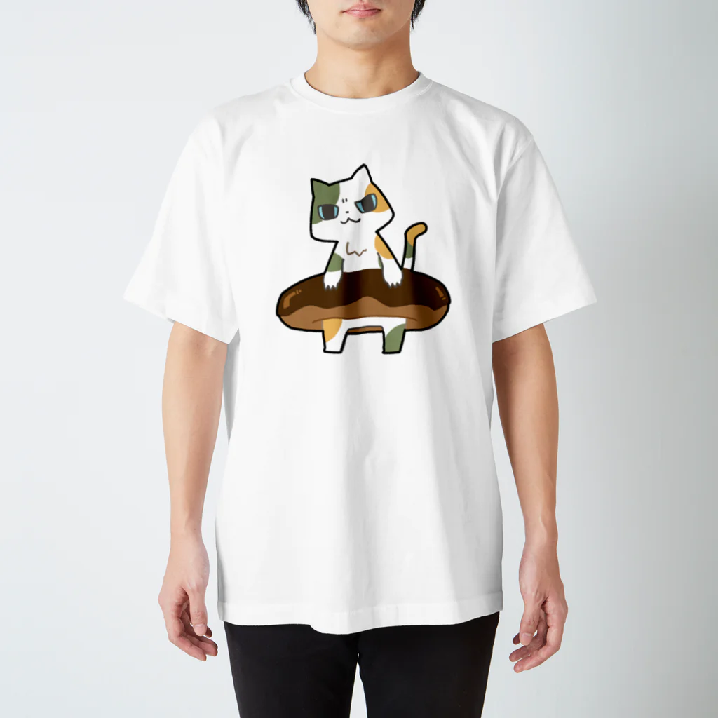 うさやのドーナツをゲットしてご満悦の猫 スタンダードTシャツ