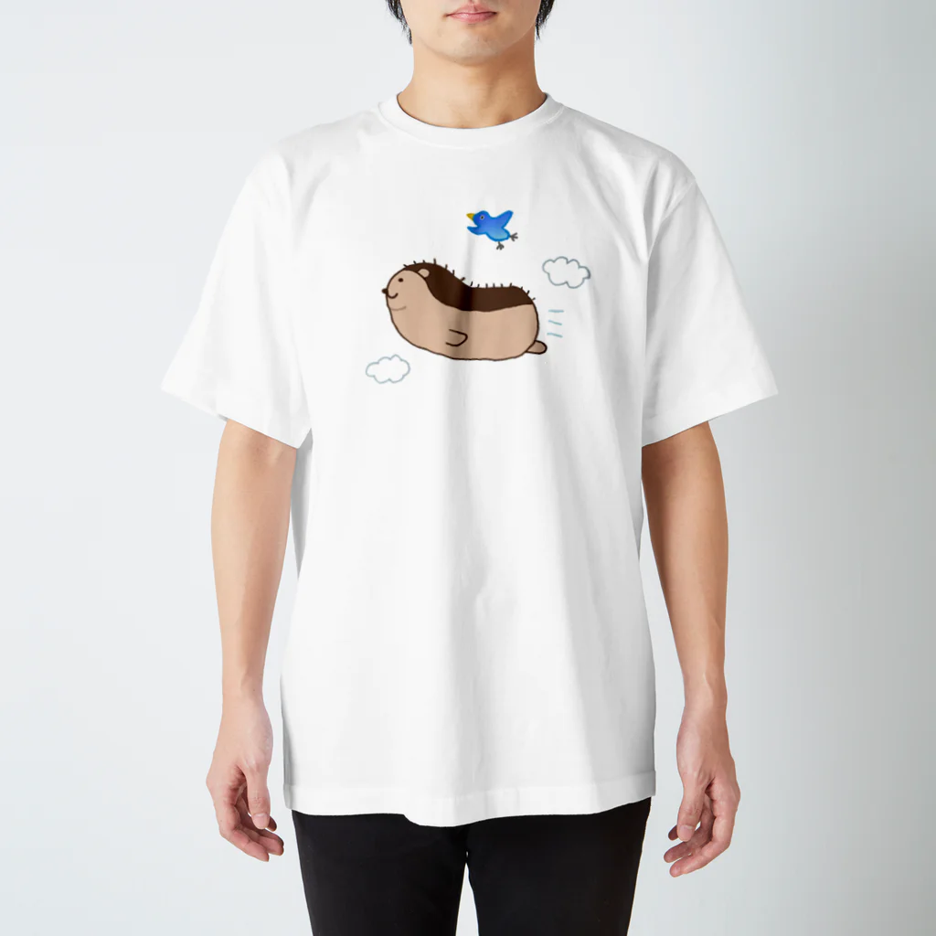 二足歩行のハリネズミ はりさんのはりさん空を飛ぶ Regular Fit T-Shirt
