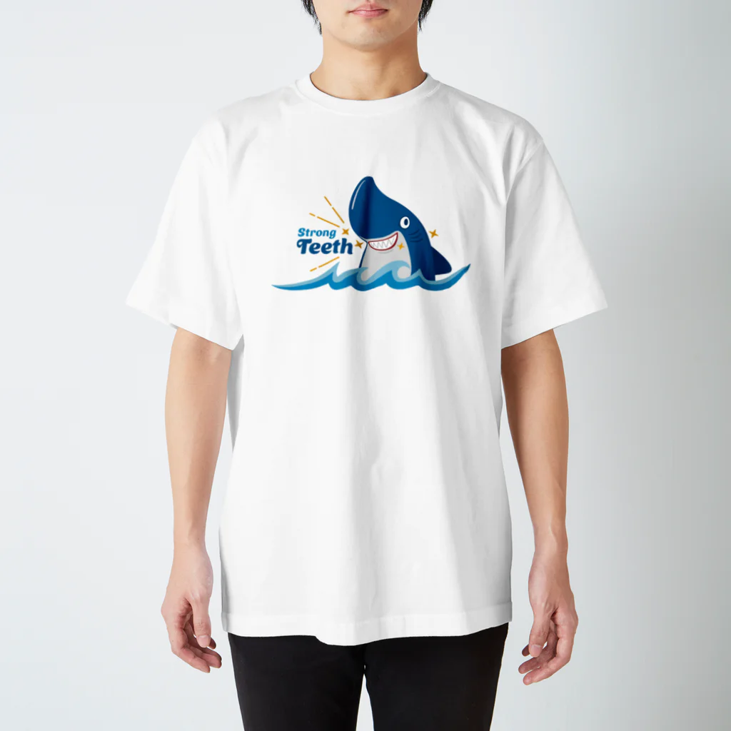 kocoon（コクーン）のサメの強い歯 スタンダードTシャツ