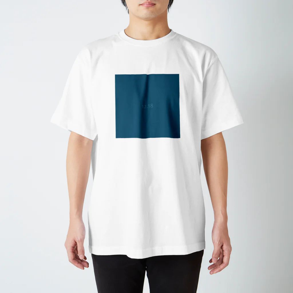 「Birth Day Colors」バースデーカラーの専門店の12月18日の誕生色「ブルー・サファイア」 Regular Fit T-Shirt