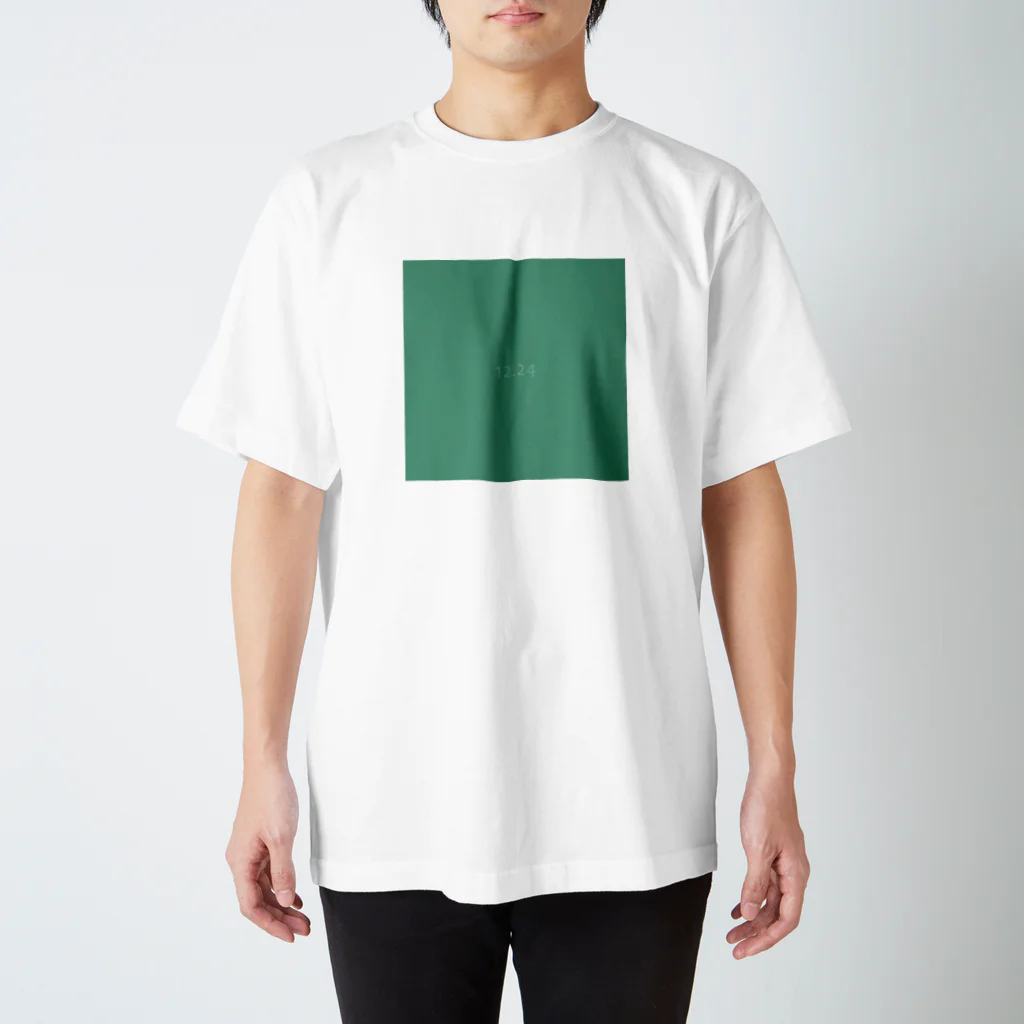 「Birth Day Colors」バースデーカラーの専門店の12月24日の誕生色「グリーン・スプルース」 Regular Fit T-Shirt