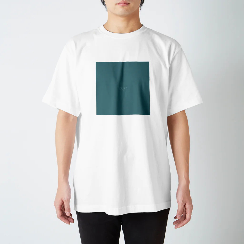 「Birth Day Colors」バースデーカラーの専門店の12月31日の誕生色「ブルターニュ・ブルー」 Regular Fit T-Shirt