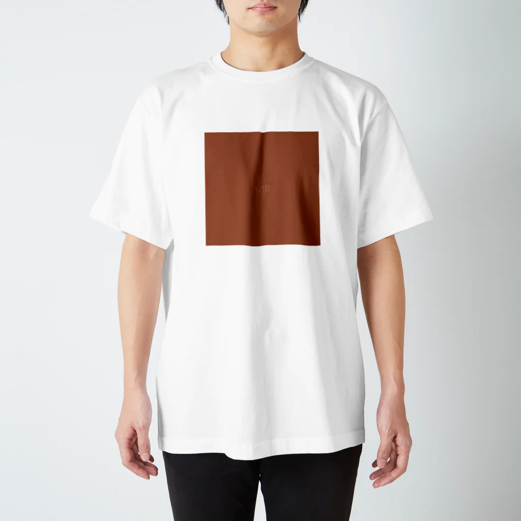 「Birth Day Colors」バースデーカラーの専門店の1月10日の誕生色「ボンベイ・ブラウン／Bombay Brown」 Regular Fit T-Shirt