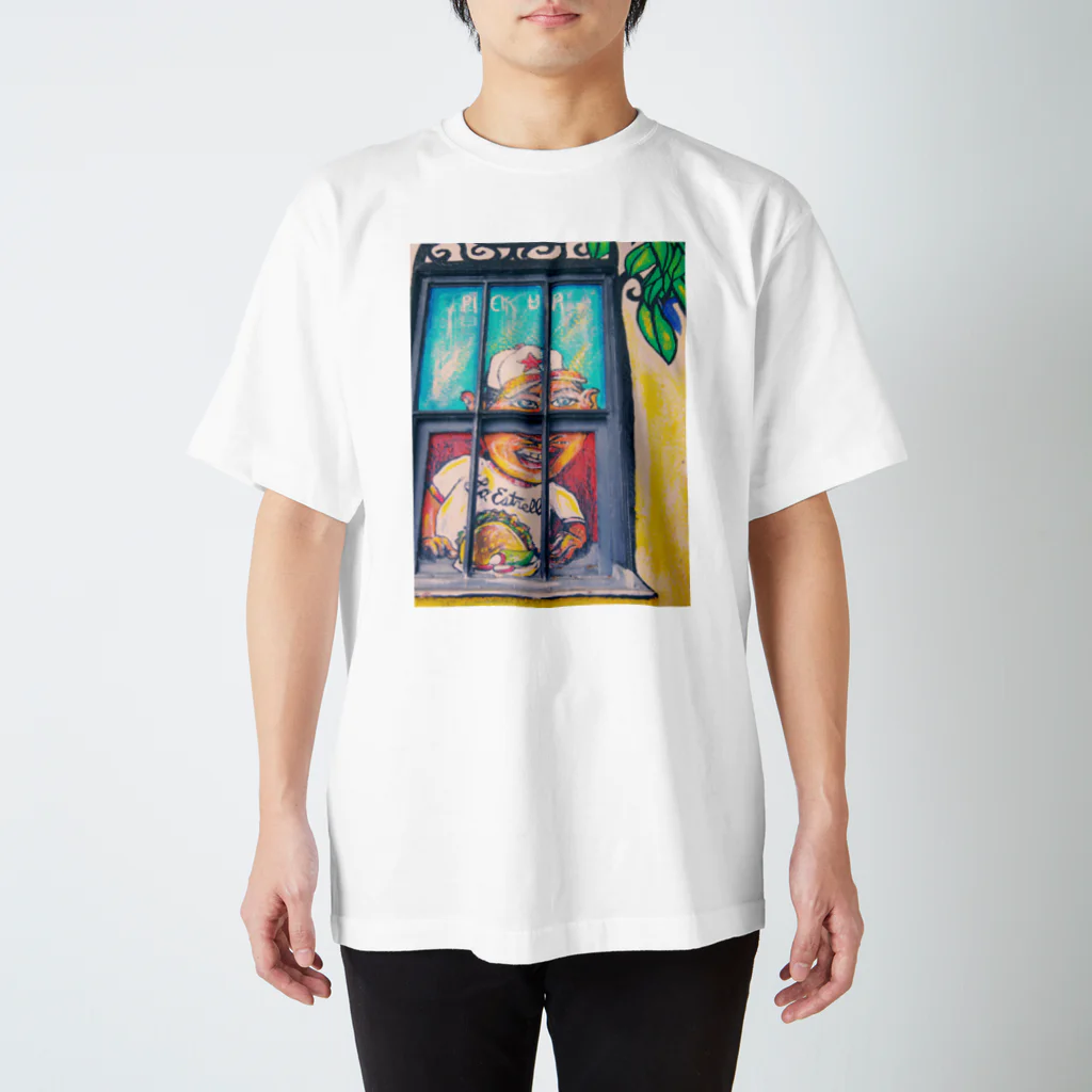 ku_uyaのL.A.のタコス屋さんの壁の絵 スタンダードTシャツ