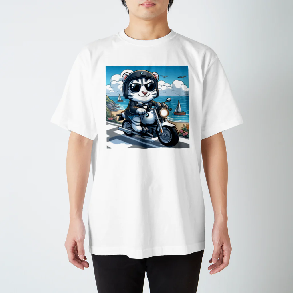 ワイズショップのホワイトタイガーのライダー Regular Fit T-Shirt