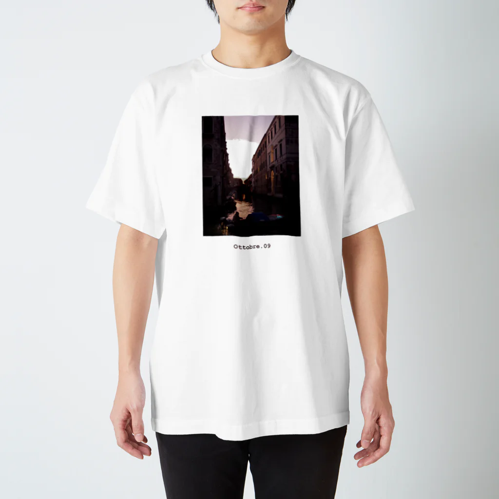 旅するTシャツ。のOttobre. 09 / Venezia，italia スタンダードTシャツ