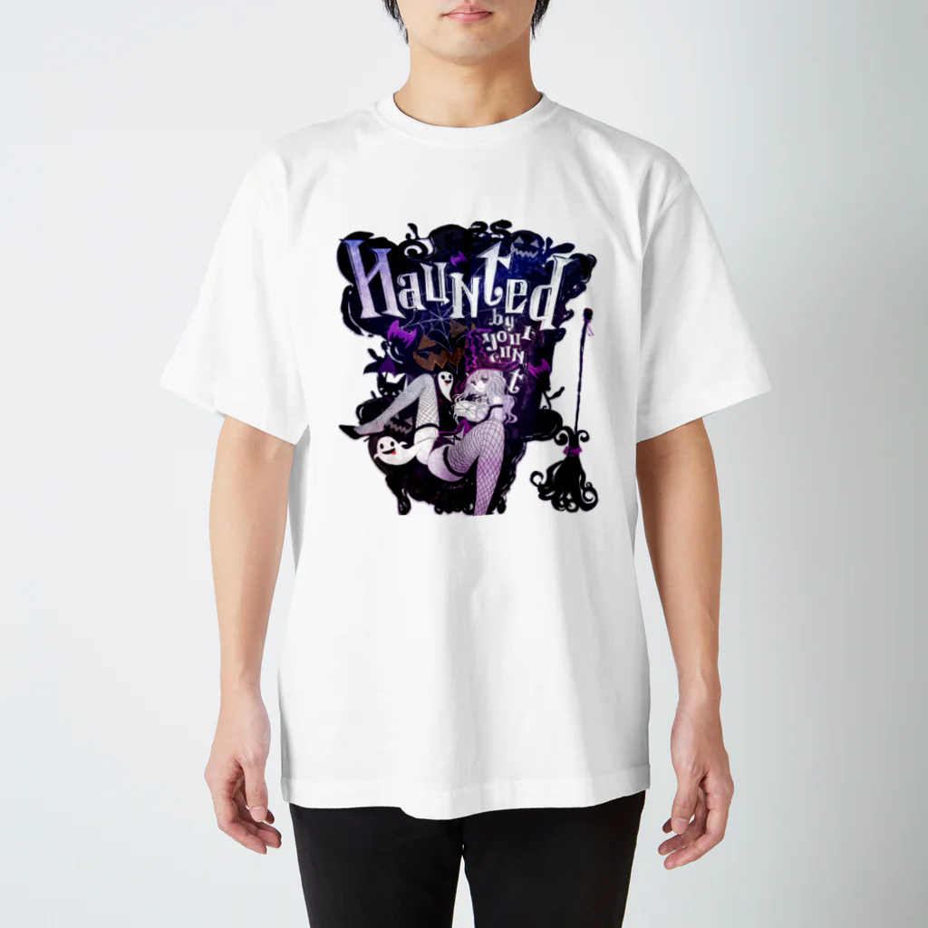 loveclonesのHAUNTED ハロウィンお化けと魔女の黒椅子 スタンダードTシャツ