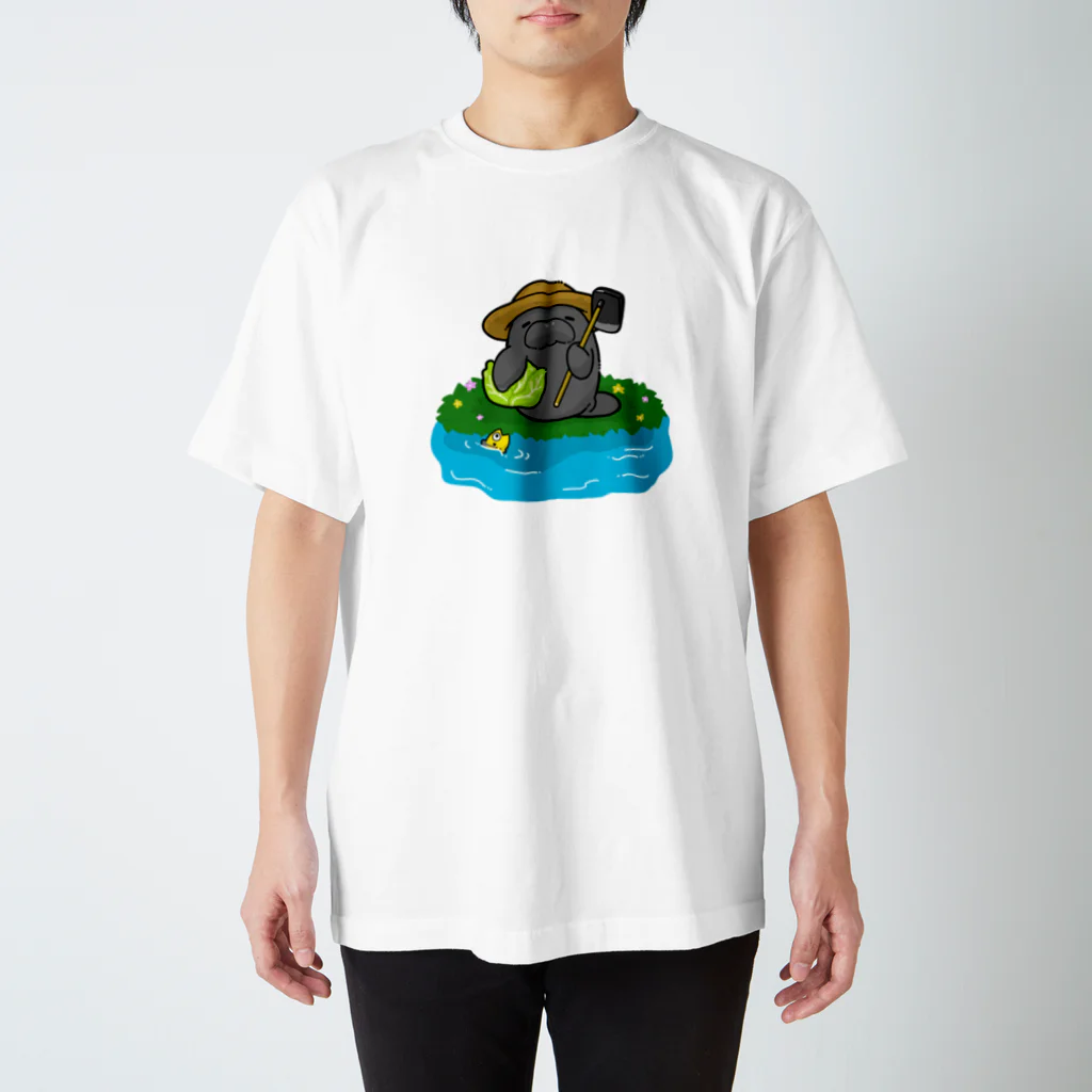 ゆふなむSHOPのキャベツを収穫したマナティーさん Regular Fit T-Shirt