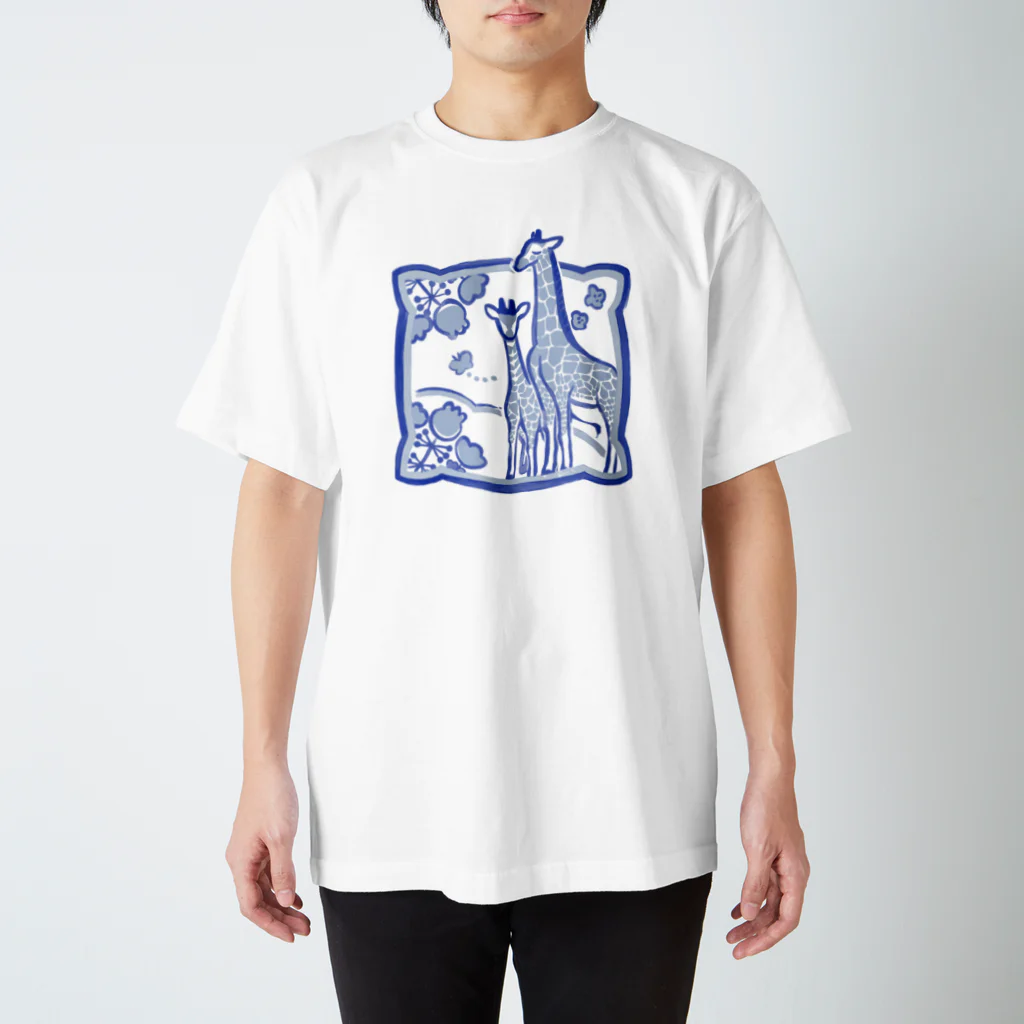 はしゃいでろクアッカワラビーの陶器柄キリンさん Regular Fit T-Shirt