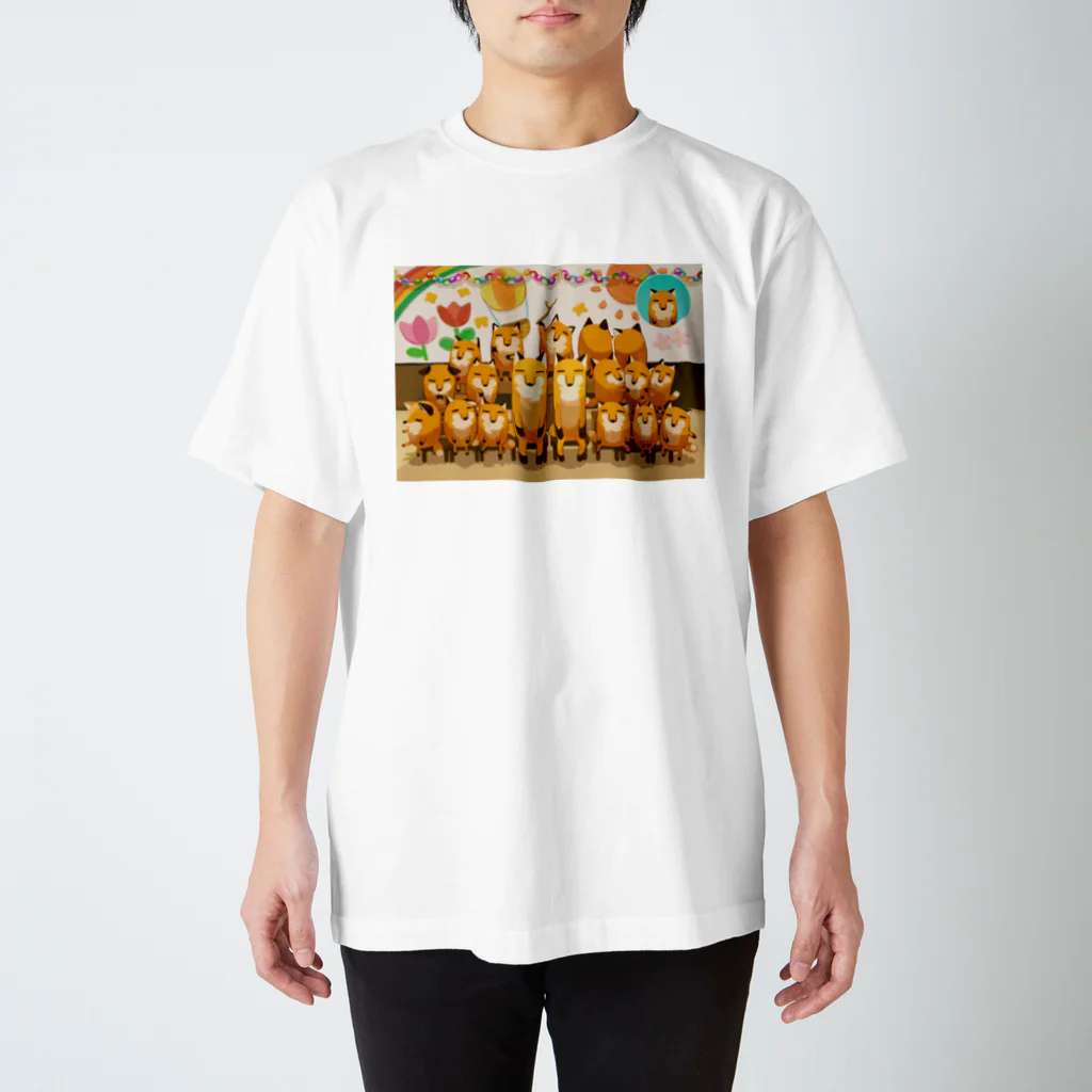 ミサキの卒業写真(背景あり) Regular Fit T-Shirt