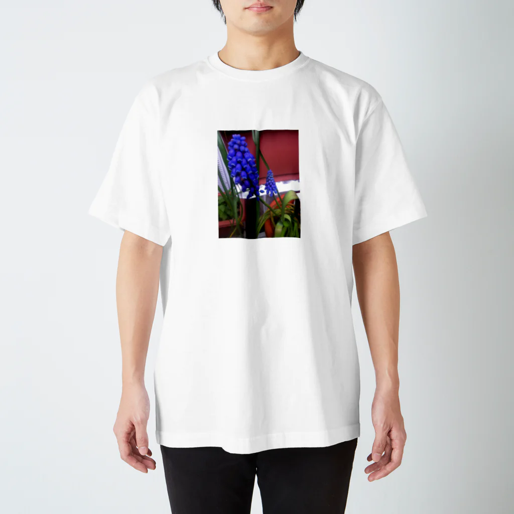 Yochan_zzzの幻想的な青い花 Regular Fit T-Shirt