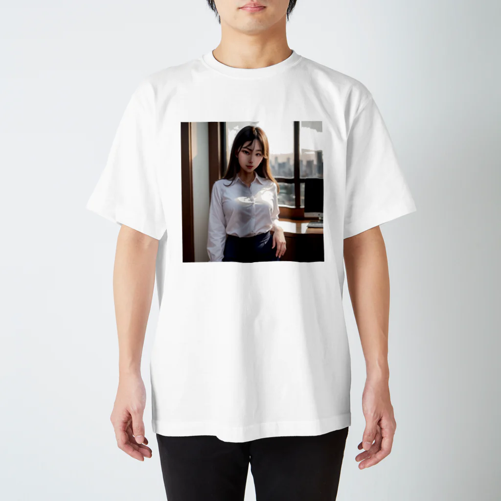 女子シャツ屋の銀行員女子 Regular Fit T-Shirt