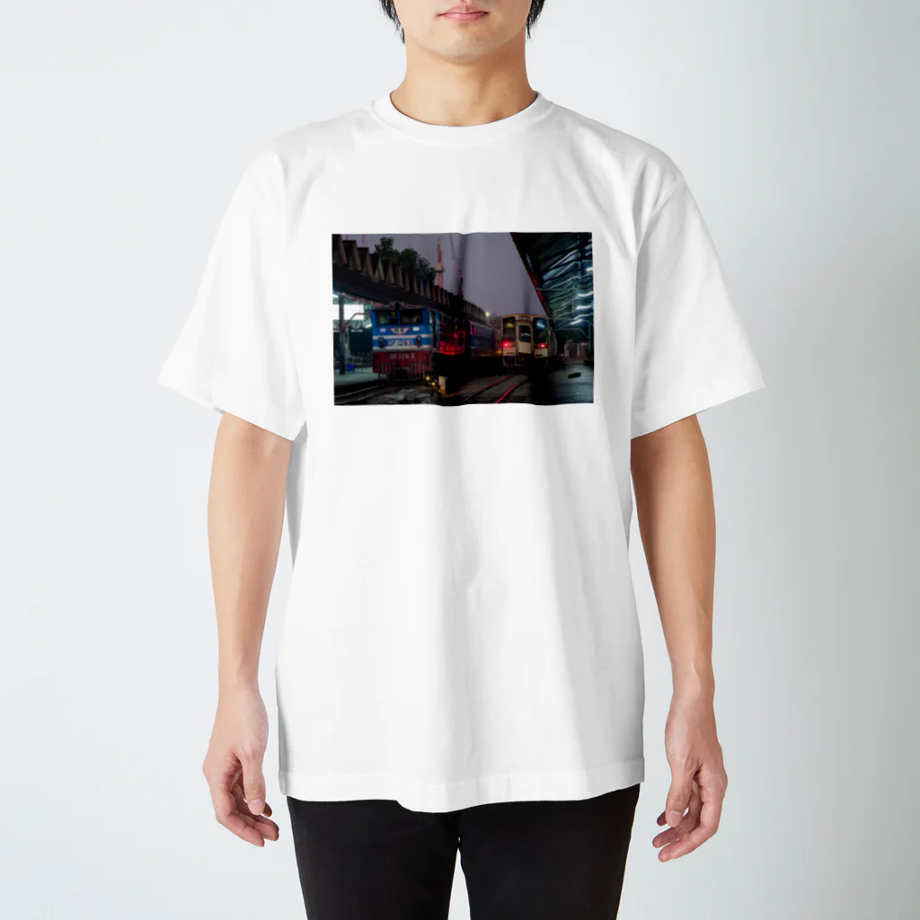 Second_Life_of_Railwaysのミャンマーに譲渡されたキハ11系と現地の客車列車 スタンダードTシャツ