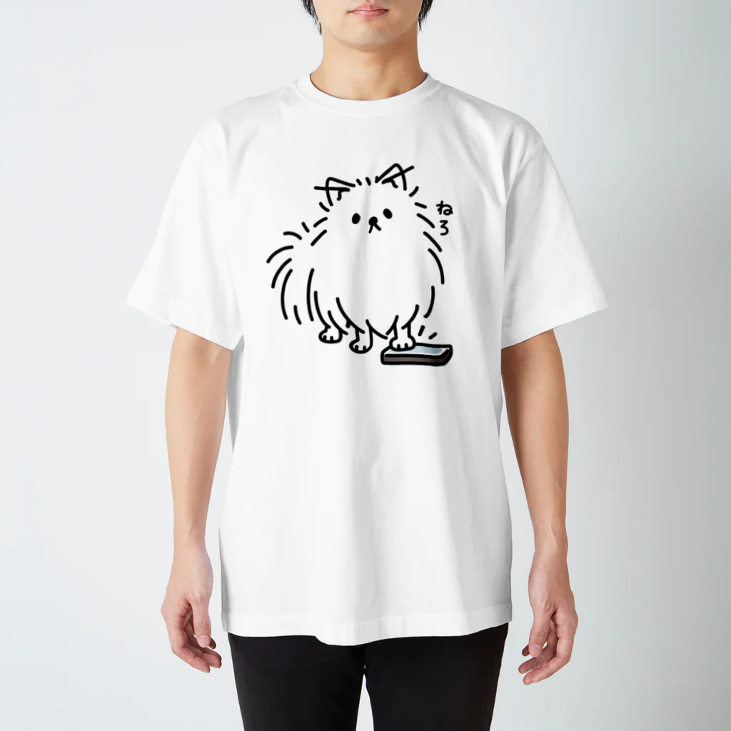 イラスト MONYAAT のねろ　スマホをとりあげるポメラニアン Regular Fit T-Shirt