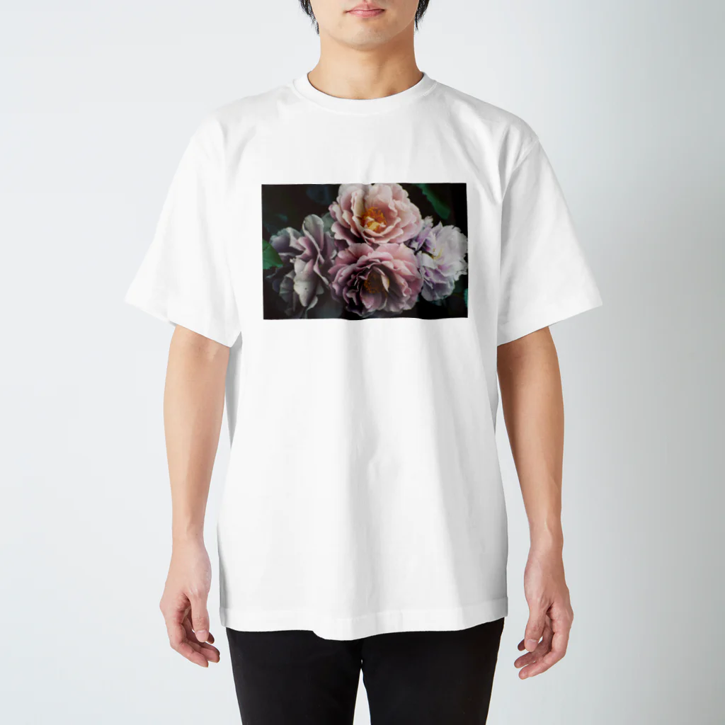 FUYUGITUNE-officialのROZES OF SILENCE Regular Fit T-Shirt