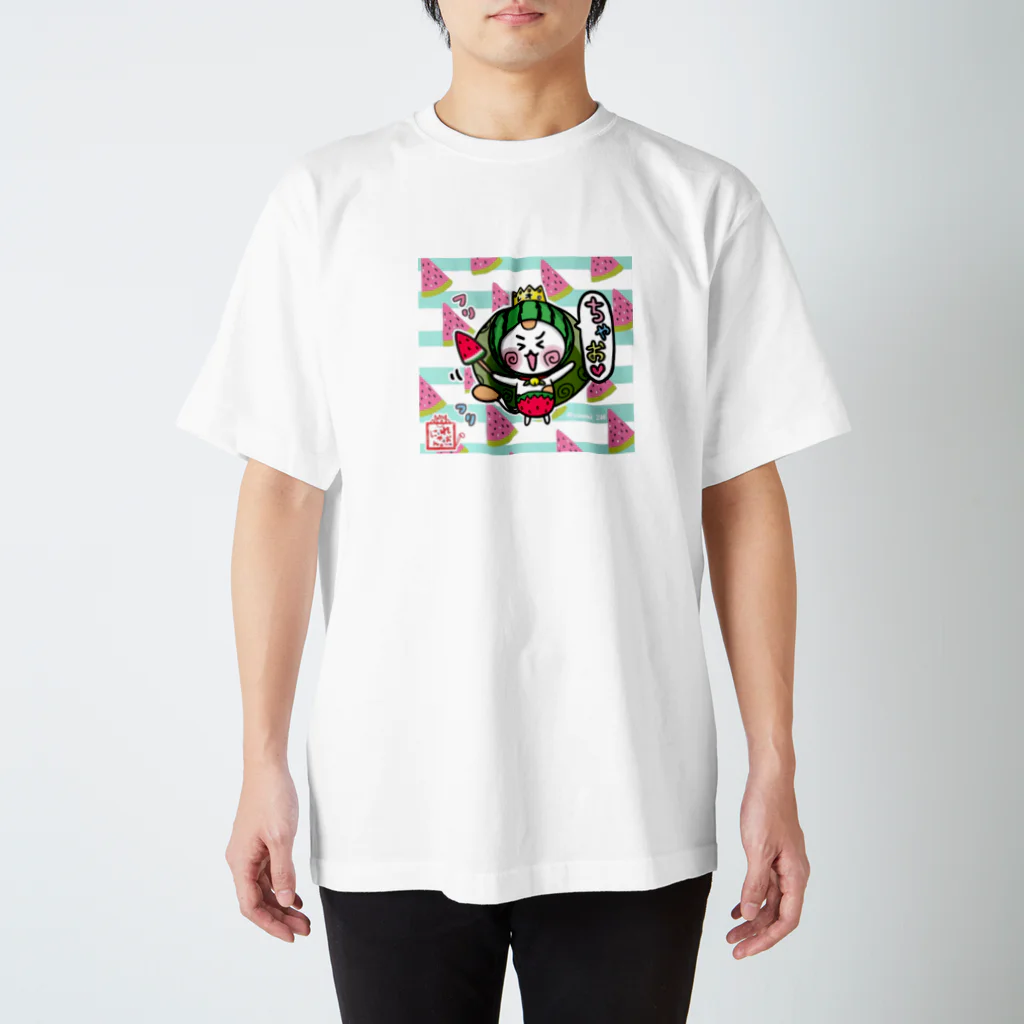 旅猫王子れぉにゃん👑😼公式(レイラ・ゆーし。)の【スイカふりふり☆れぉにゃん】背景あり Regular Fit T-Shirt