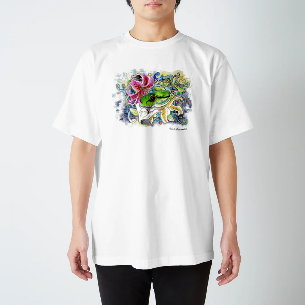 くじらーしあたーの泳ぐアマガエルは美しい スタンダードTシャツ