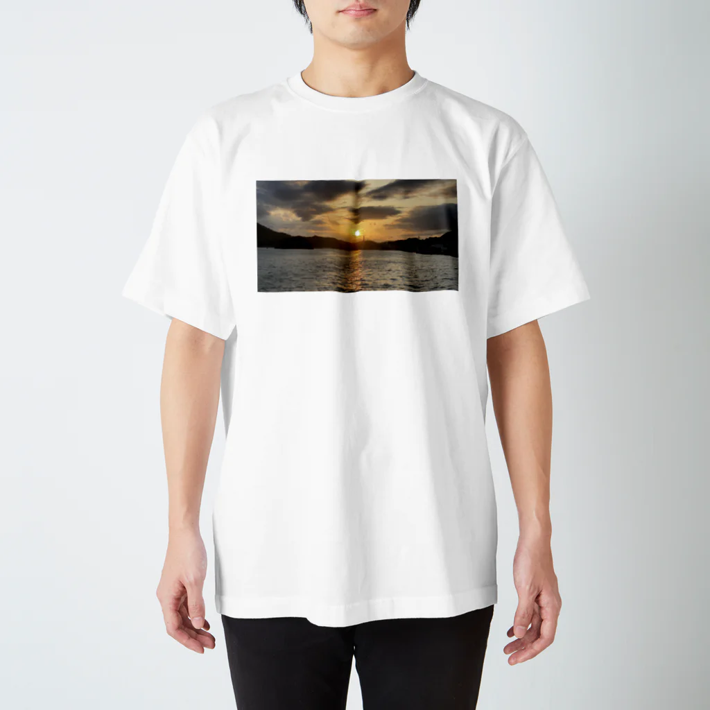 萌中毒の夕陽 Regular Fit T-Shirt