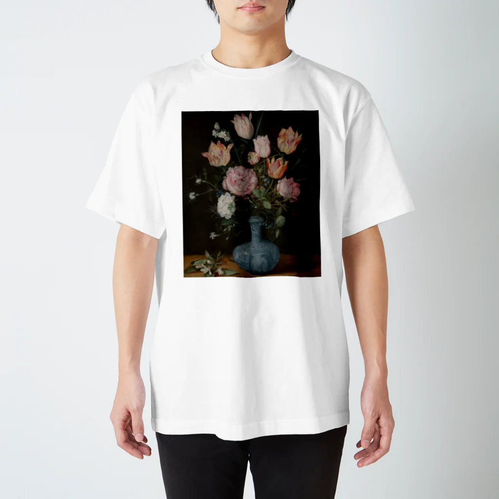 世界美術商店の万暦染付の花瓶に生けた花 / Flowers in a Wan-Li Vase Regular Fit T-Shirt