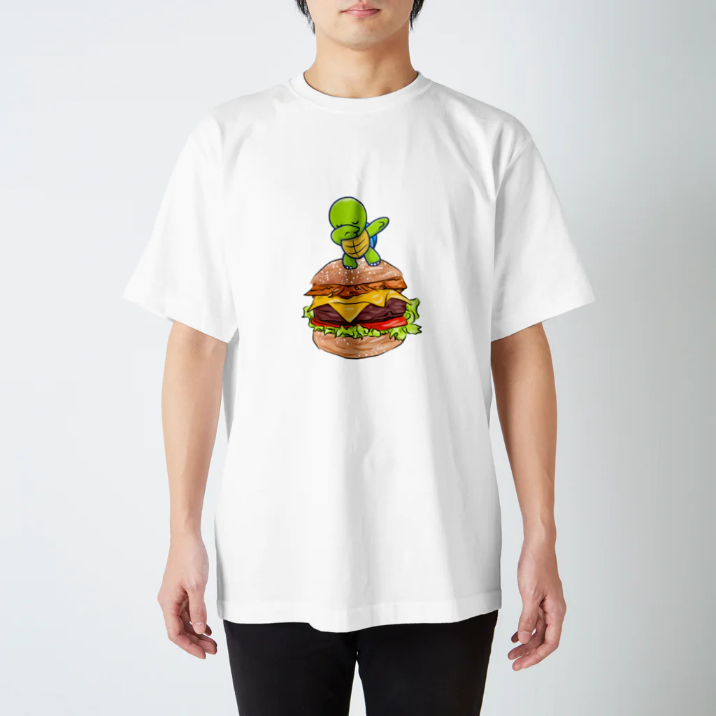 AKi001のハンバーガーの上でカメがダンス！ スタンダードTシャツ