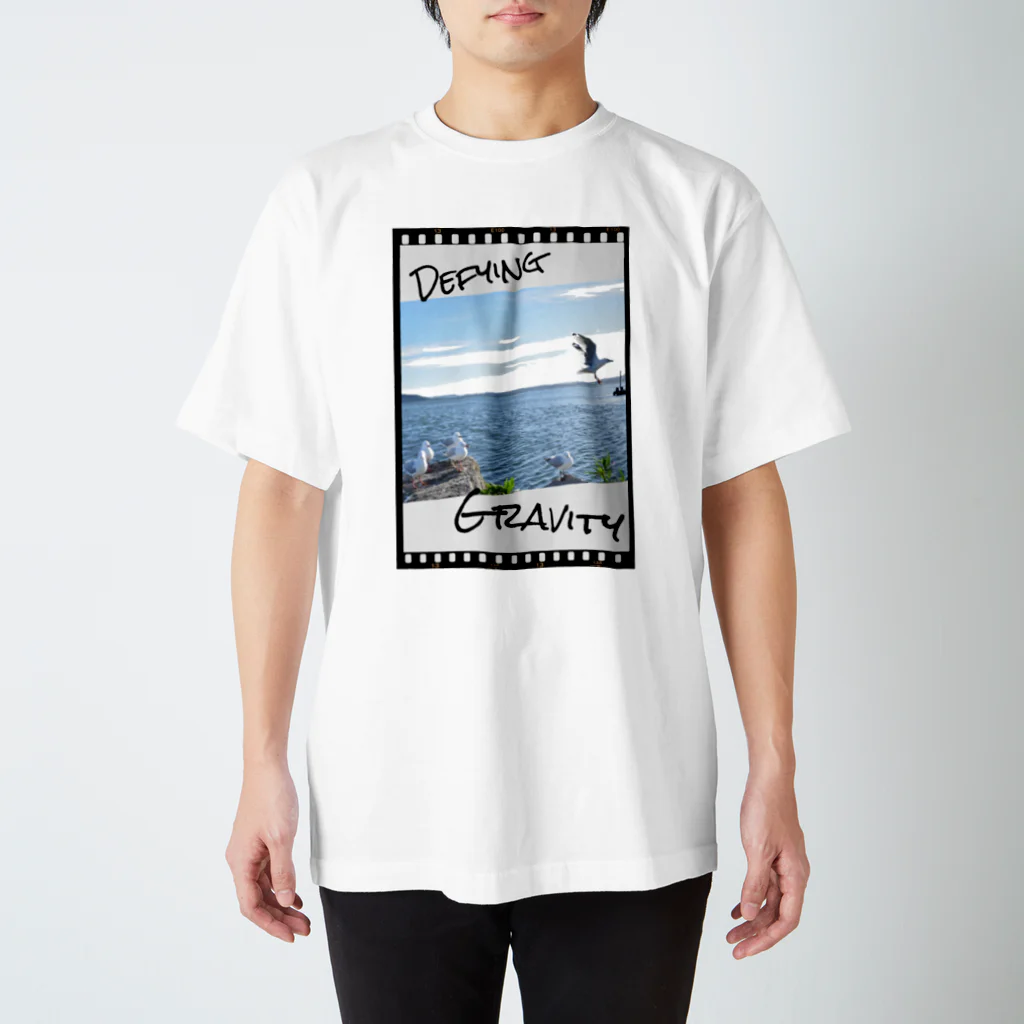 おかゆさんのお店のDefying gravity  Regular Fit T-Shirt