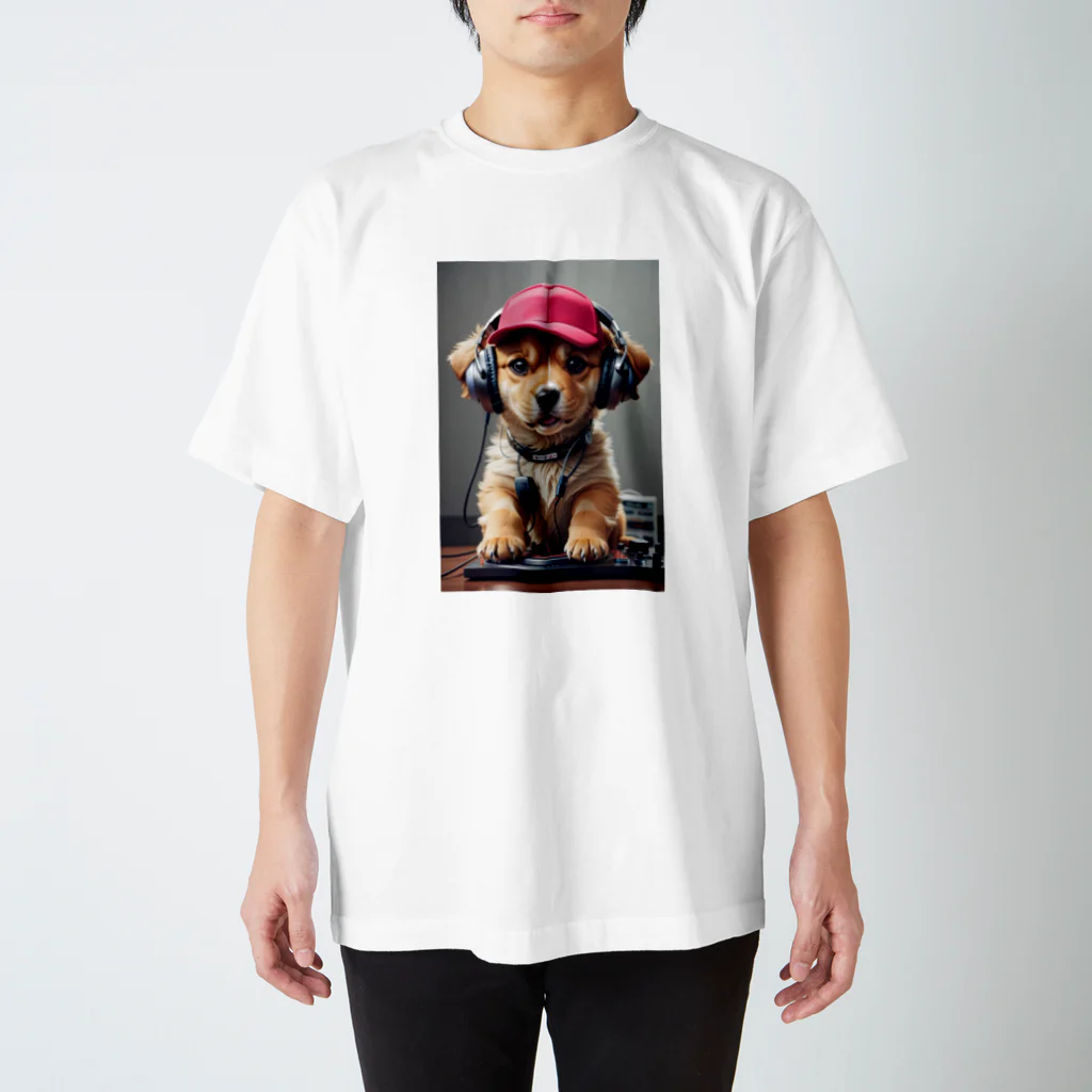 malibulacaのHIPHOP DJ パピー Regular Fit T-Shirt