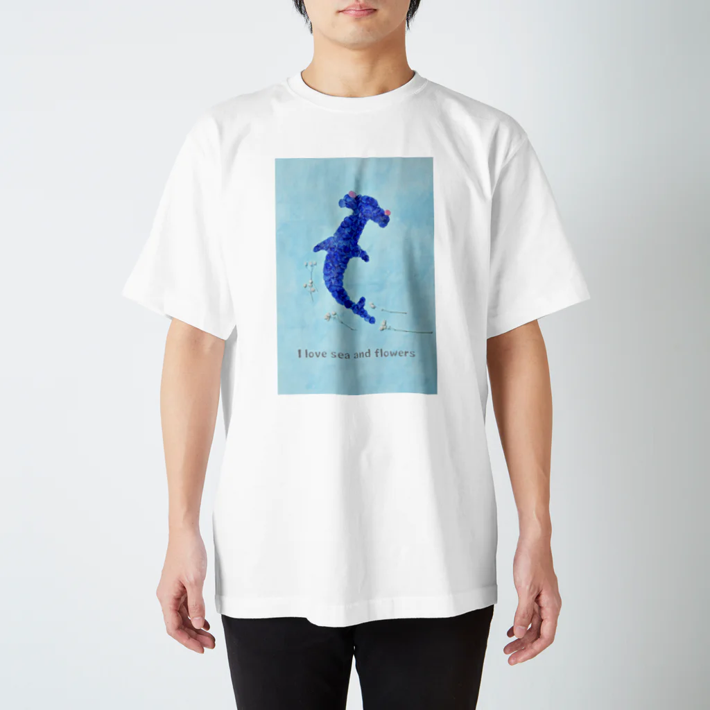 エフェメラル フラワーアートの花シュモクザメ Tシャツ Regular Fit T-Shirt