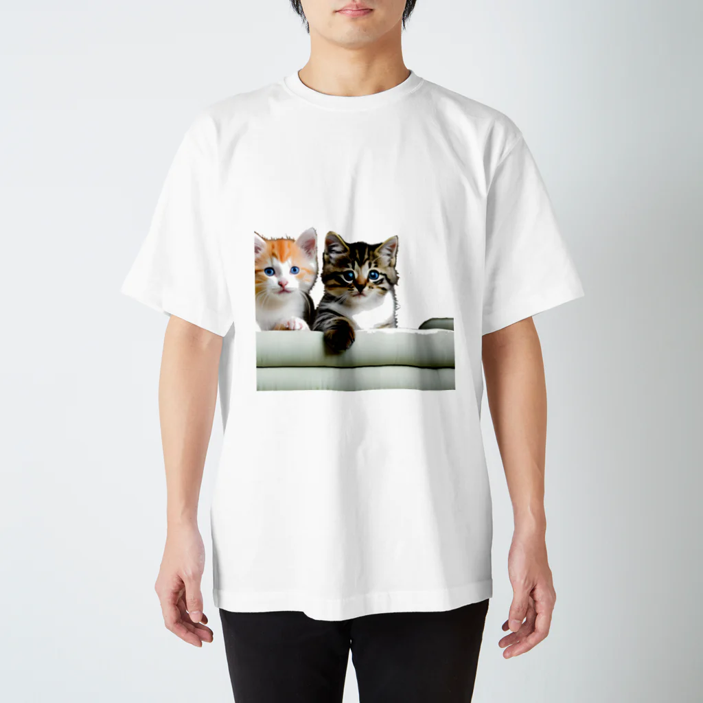 クロネコ宅急便の子猫の微笑み、心のオアシス Regular Fit T-Shirt