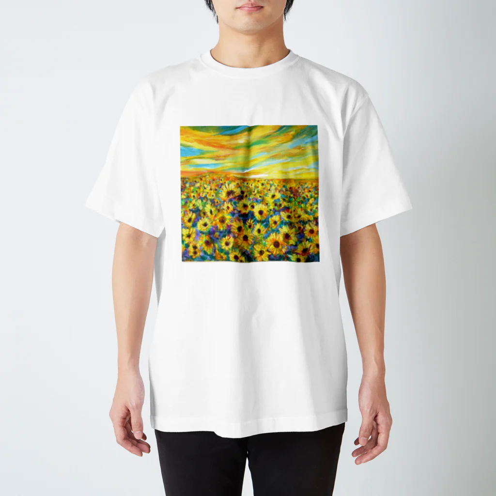 ほっぺこの光を浴びる向日葵 Regular Fit T-Shirt