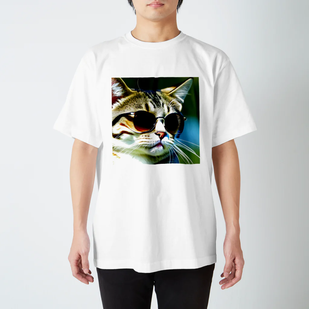 nukkonekkoのイカツイ猫さんのグッズ スタンダードTシャツ