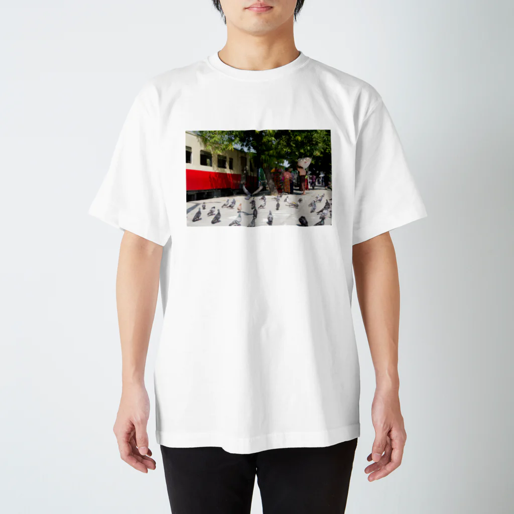 Second_Life_of_Railwaysの元JR北海道キハ40系がミャンマー国鉄で新たな旅路を行く。 Regular Fit T-Shirt