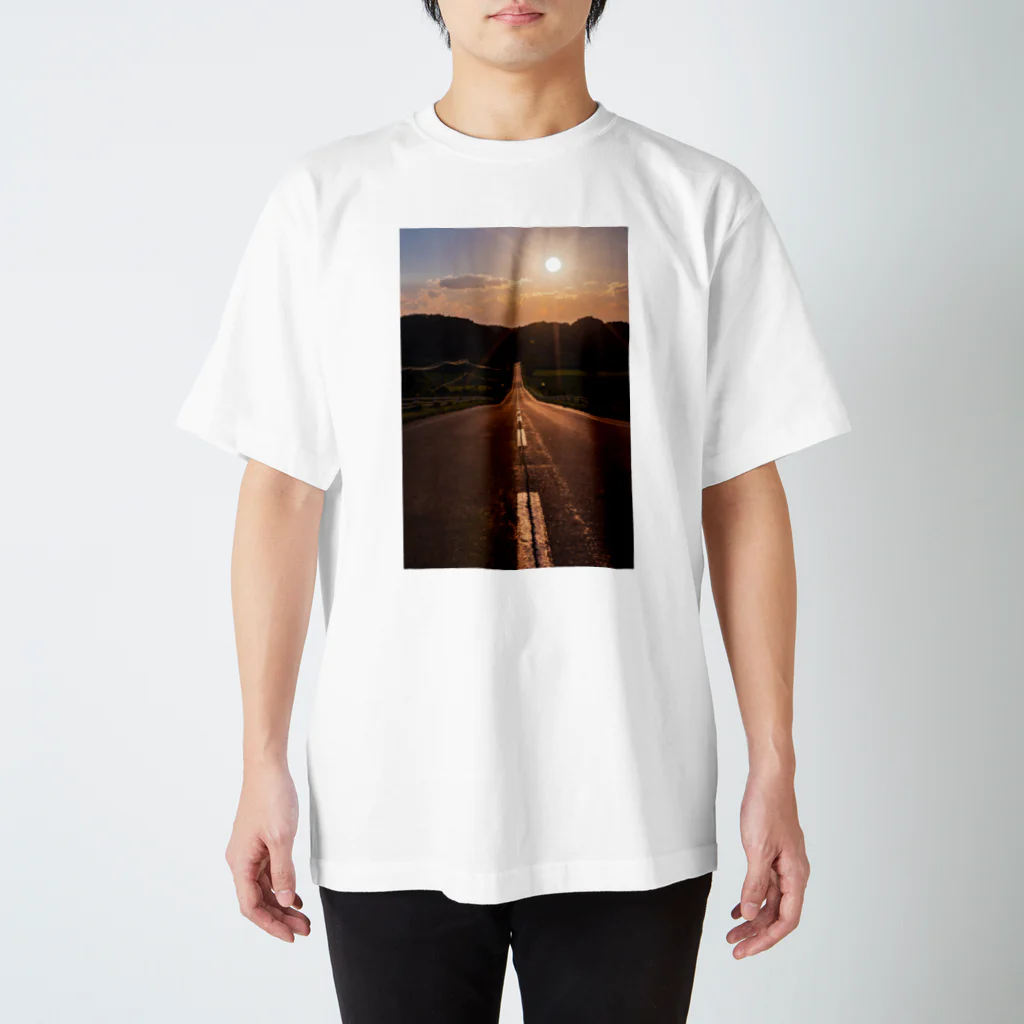 guchy-kの夕陽の向こうは Regular Fit T-Shirt