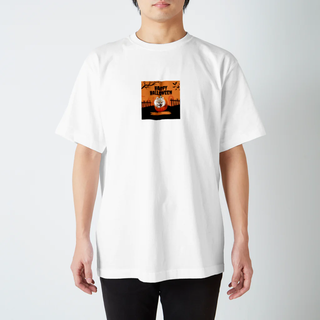 Tiny Cute Crittersのハロウィンを楽しむ犬 Regular Fit T-Shirt