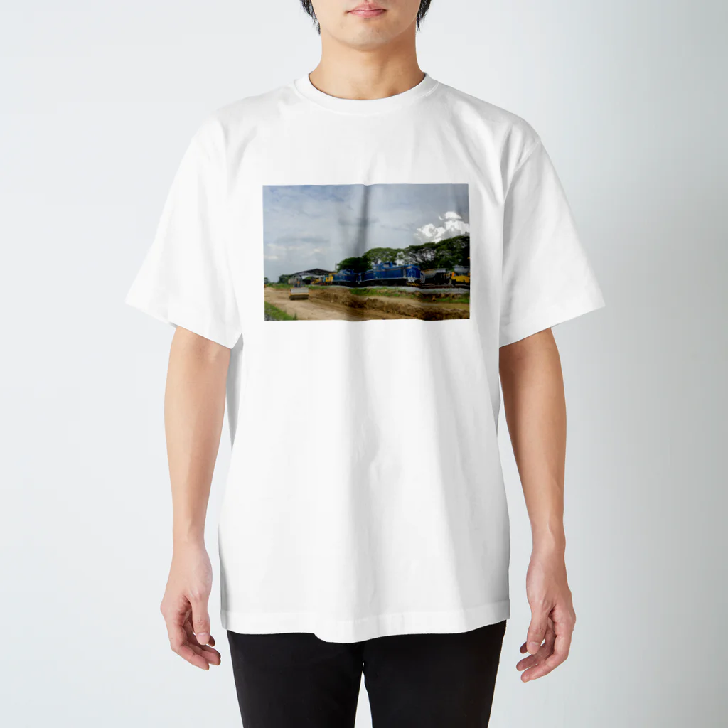 Second_Life_of_Railwaysの寝台特急「北斗星」を北海道で牽引していたDD51ディーゼル機関車が海を渡りタイで活躍 Regular Fit T-Shirt