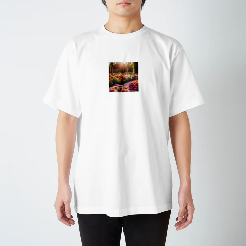 ワンダーワールド・ワンストップのフラワーガーデンのデザイン Regular Fit T-Shirt
