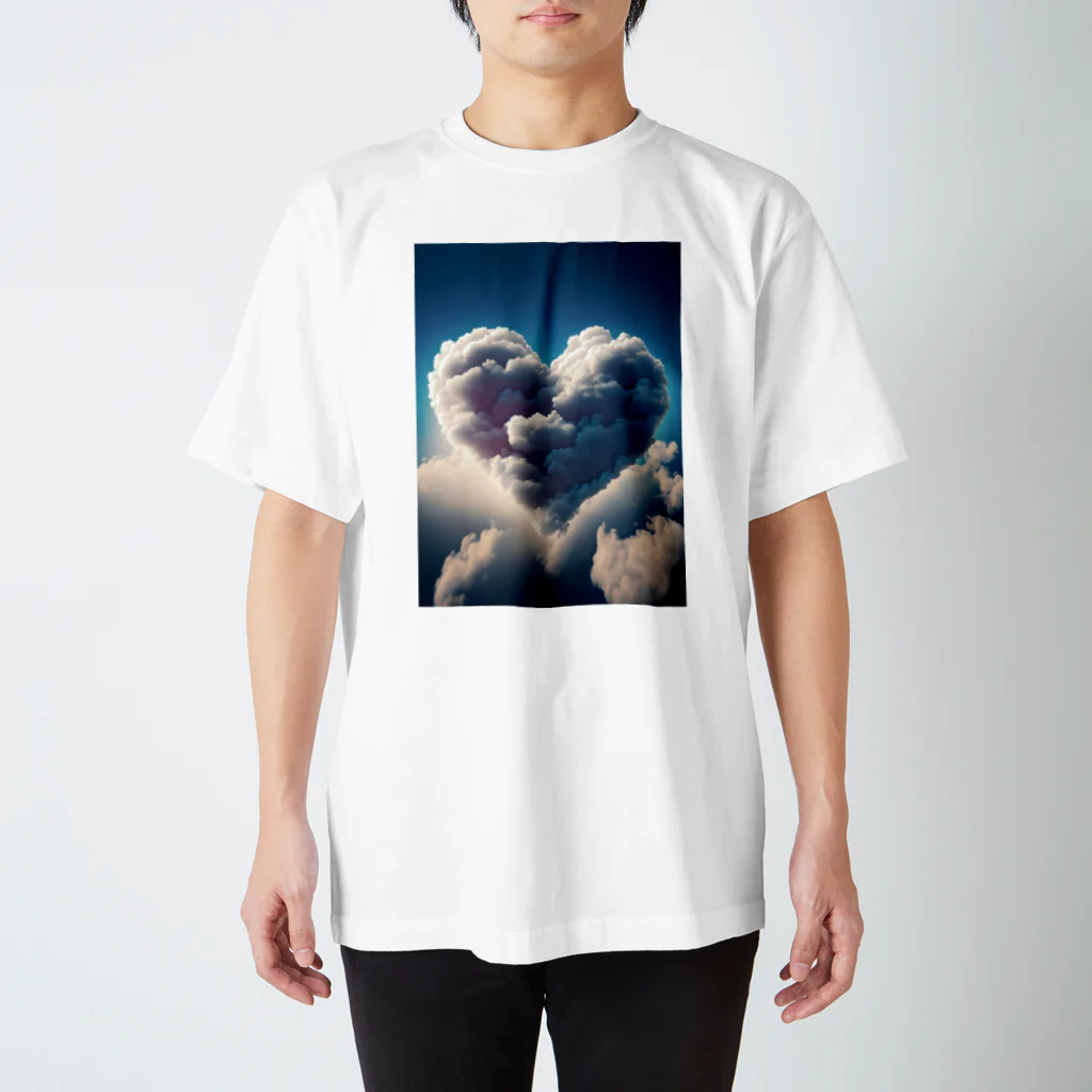 Dondon_designの幻想的な雲のハート Regular Fit T-Shirt