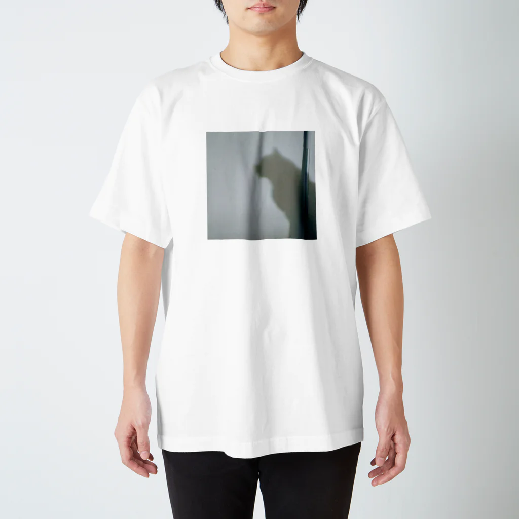 狸の信楽焼の影猫 Regular Fit T-Shirt