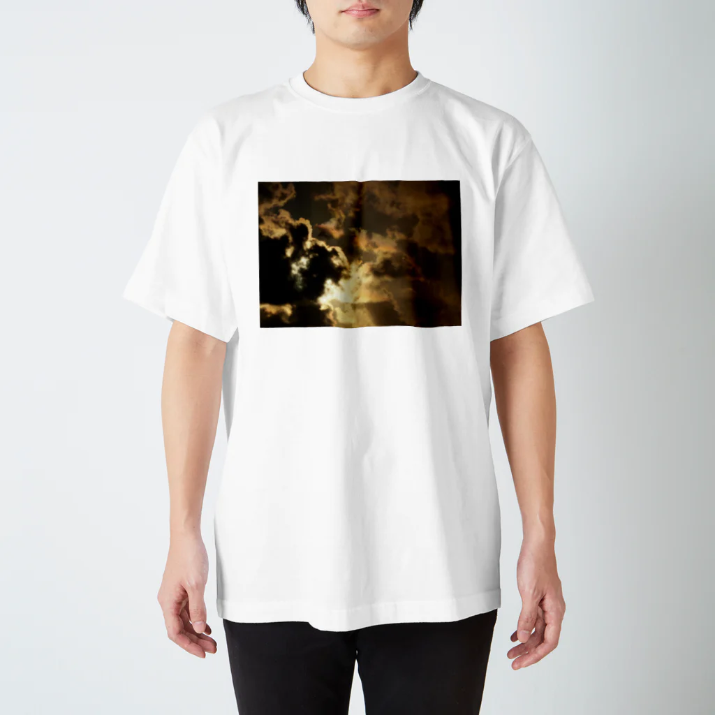 アン肝ザウルスのsunrise Regular Fit T-Shirt