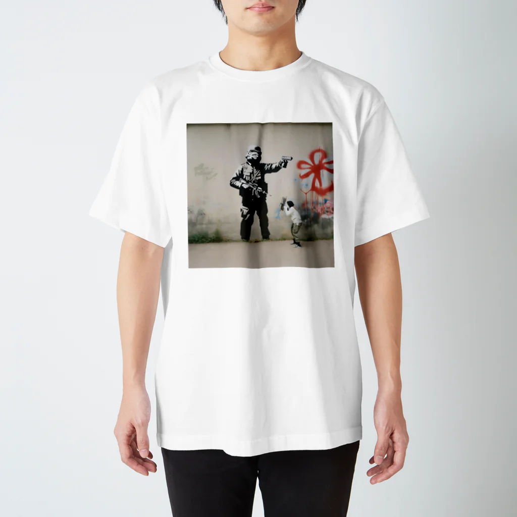 むぎライアンの戦争と平和 Regular Fit T-Shirt