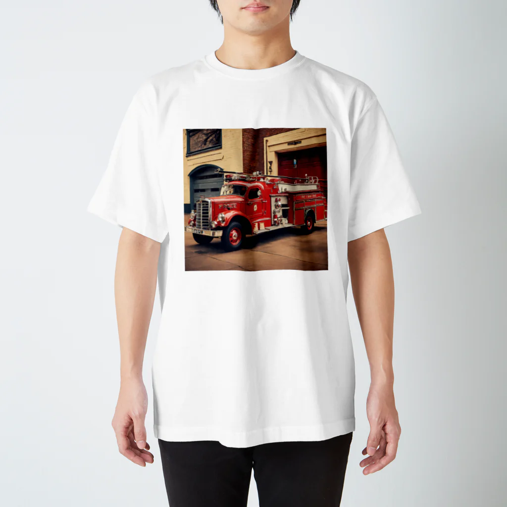 ビッグスマイルライフのレトロ消防車 Regular Fit T-Shirt